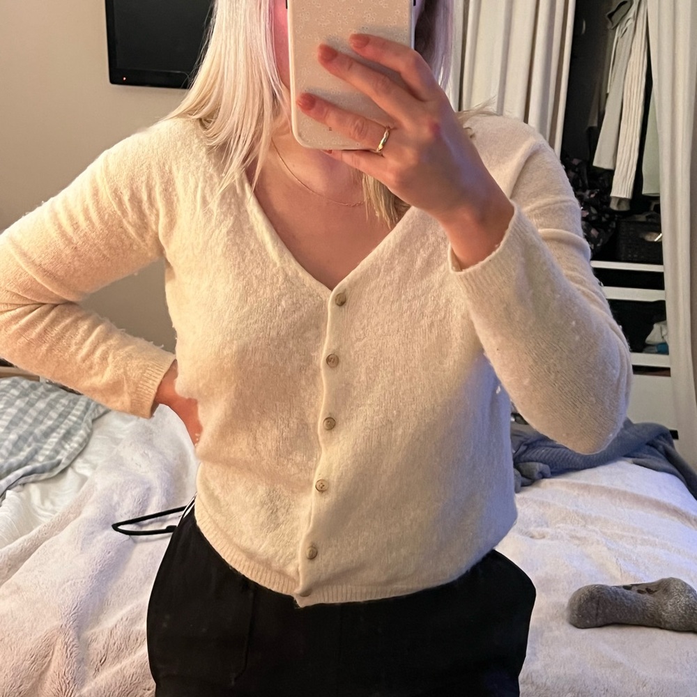 Knit button down Aritzia small